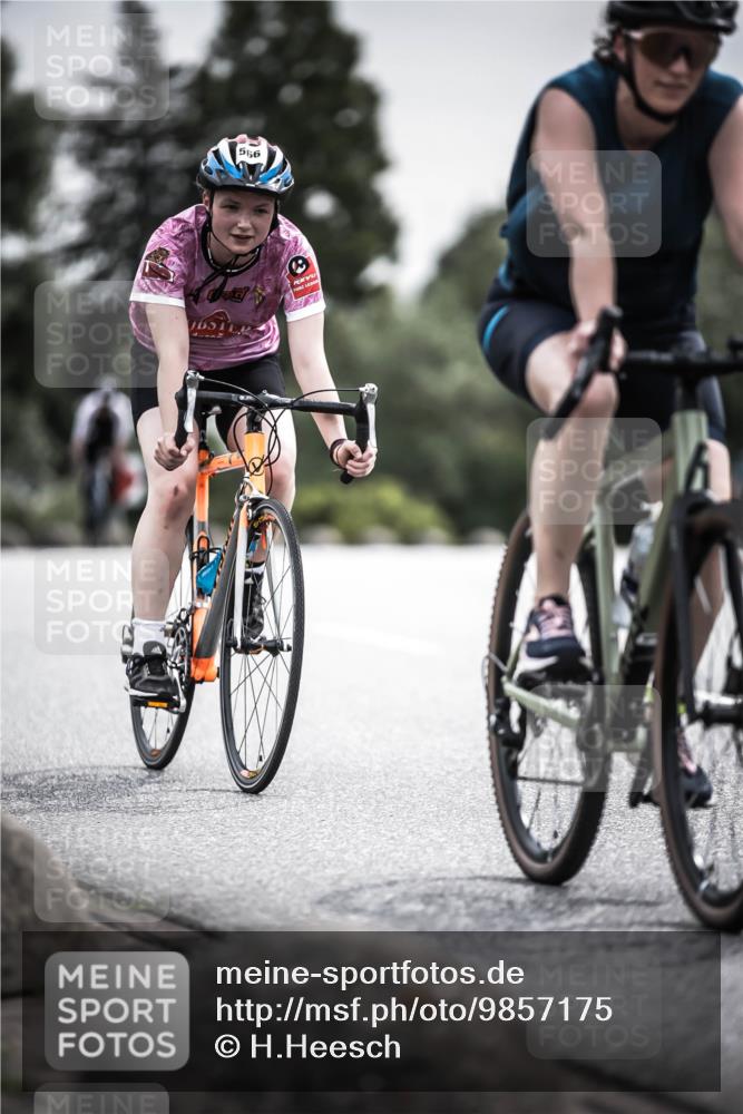 21.06.2026 - 29. Vierlanden-Triathlon H.Heesch http://msf.ph/oto/9857175 21.06.2026 10:29:18 Radfahren 35, 176, 326, 482, 533, 566 meine-sportfotos.de