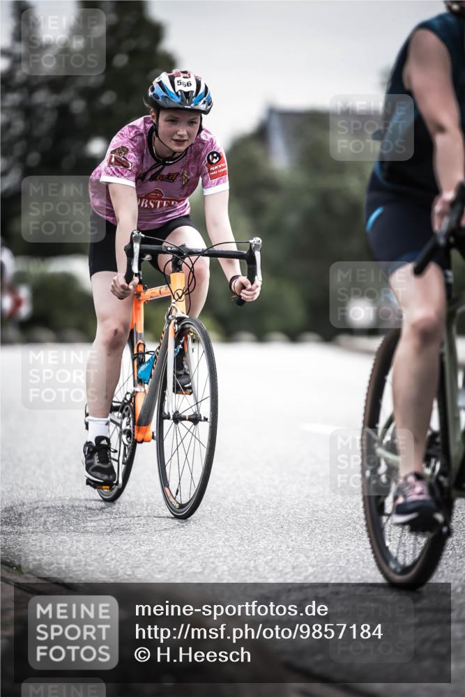 21.06.2026 - 29. Vierlanden-Triathlon H.Heesch http://msf.ph/oto/9857184 21.06.2026 10:29:18 Radfahren 35, 176, 326, 482, 533, 566 meine-sportfotos.de