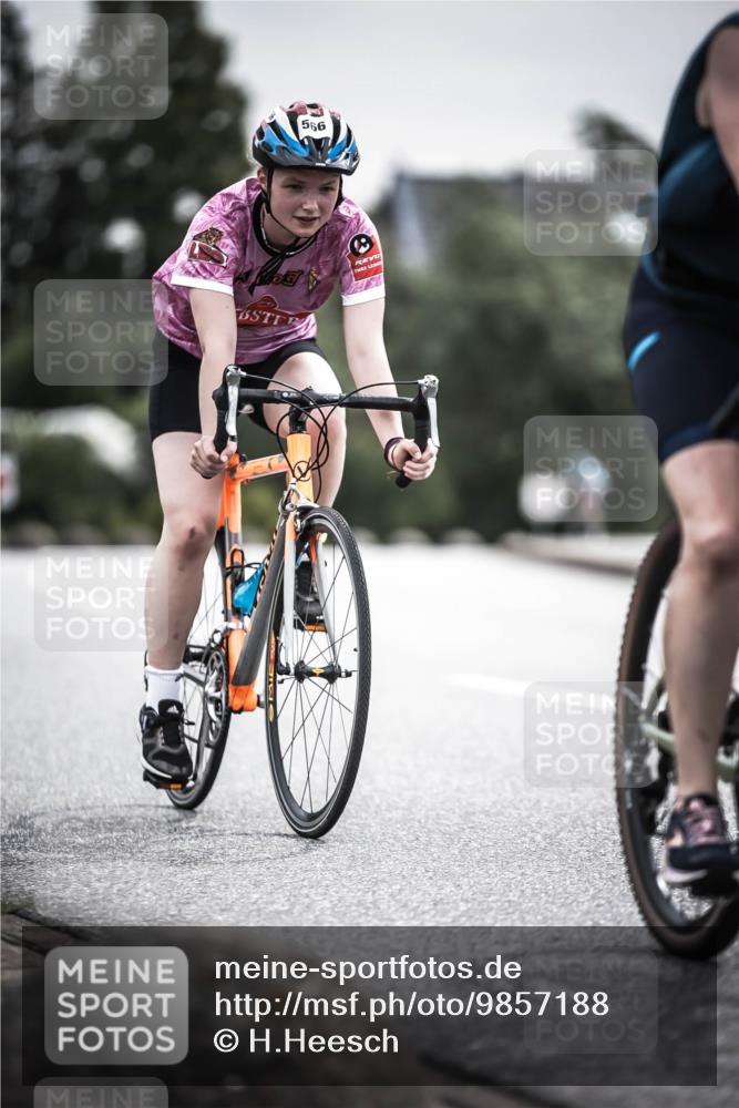 21.06.2026 - 29. Vierlanden-Triathlon H.Heesch http://msf.ph/oto/9857188 21.06.2026 10:29:19 Radfahren 35, 176, 326, 482, 533, 566 meine-sportfotos.de