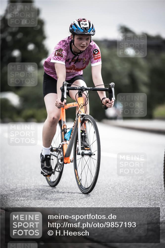 21.06.2026 - 29. Vierlanden-Triathlon H.Heesch http://msf.ph/oto/9857193 21.06.2026 10:29:19 Radfahren 35, 176, 326, 482, 533, 566 meine-sportfotos.de