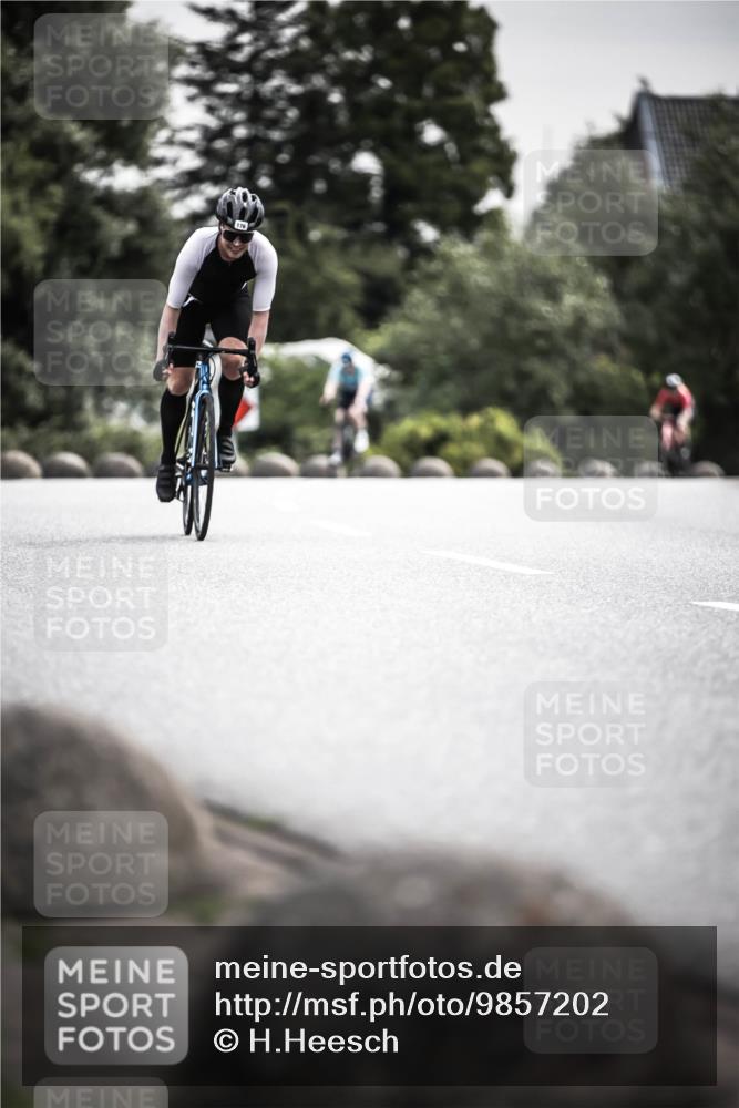 21.06.2026 - 29. Vierlanden-Triathlon H.Heesch http://msf.ph/oto/9857202 21.06.2026 10:29:22 Radfahren 35, 176, 326, 482, 519, 533, 566 meine-sportfotos.de