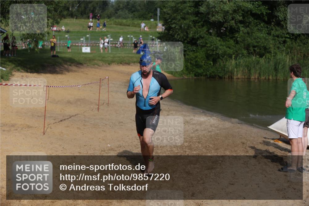 21.06.2026 - 29. Vierlanden-Triathlon Andreas Tolksdorf http://msf.ph/oto/9857220 21.06.2026 09:00:39 Schwimmen 172, 183, 240 meine-sportfotos.de