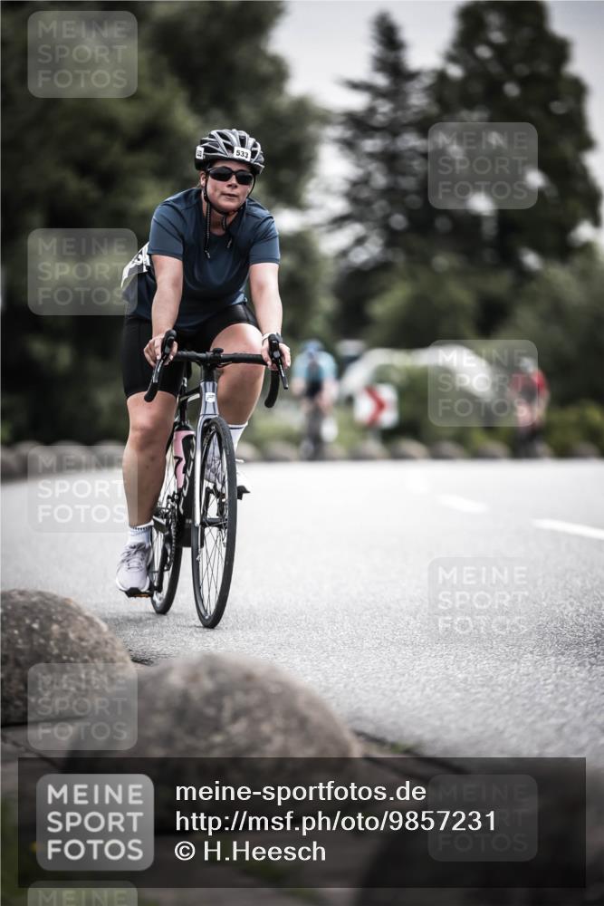 21.06.2026 - 29. Vierlanden-Triathlon H.Heesch http://msf.ph/oto/9857231 21.06.2026 10:29:23 Radfahren 35, 176, 326, 519, 533, 581 meine-sportfotos.de