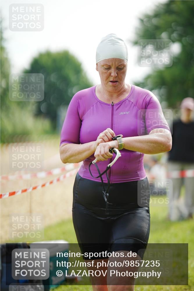 21.06.2026 - 29. Vierlanden-Triathlon LAZAROV Photography http://msf.ph/oto/9857235 21.06.2026 09:18:23 Schwimmen 259, 276, 281 meine-sportfotos.de