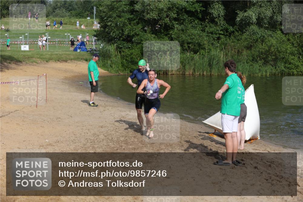 21.06.2026 - 29. Vierlanden-Triathlon Andreas Tolksdorf http://msf.ph/oto/9857246 21.06.2026 09:00:42 Schwimmen 116, 172, 183, 240 meine-sportfotos.de