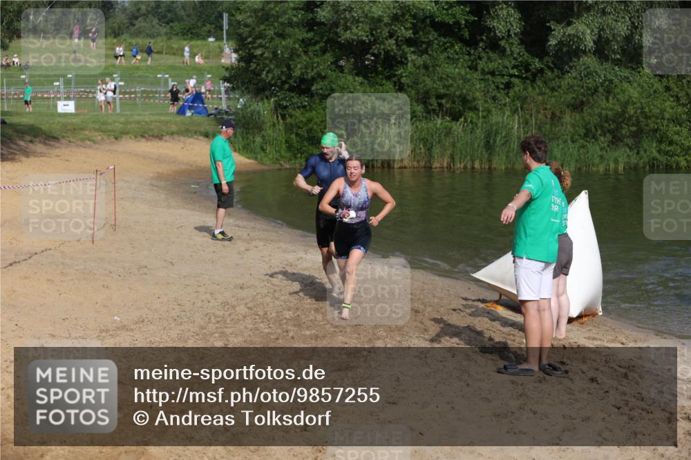 21.06.2026 - 29. Vierlanden-Triathlon Andreas Tolksdorf http://msf.ph/oto/9857255 21.06.2026 09:00:42 Schwimmen 116, 172, 183, 240 meine-sportfotos.de