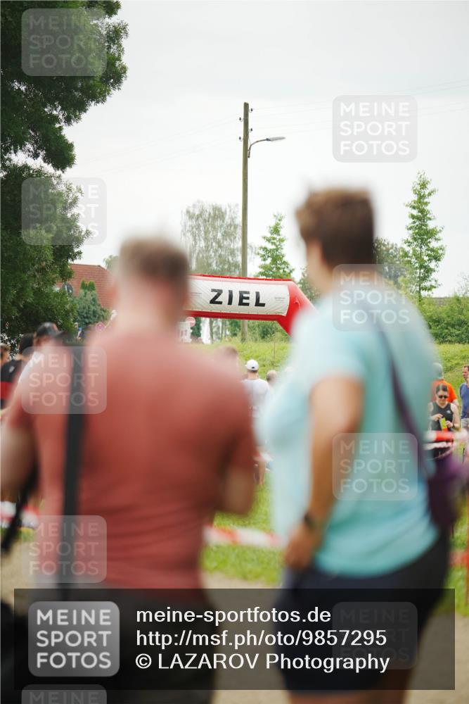 21.06.2026 - 29. Vierlanden-Triathlon LAZAROV Photography http://msf.ph/oto/9857295 21.06.2026 09:27:30 Schwimmen  meine-sportfotos.de
