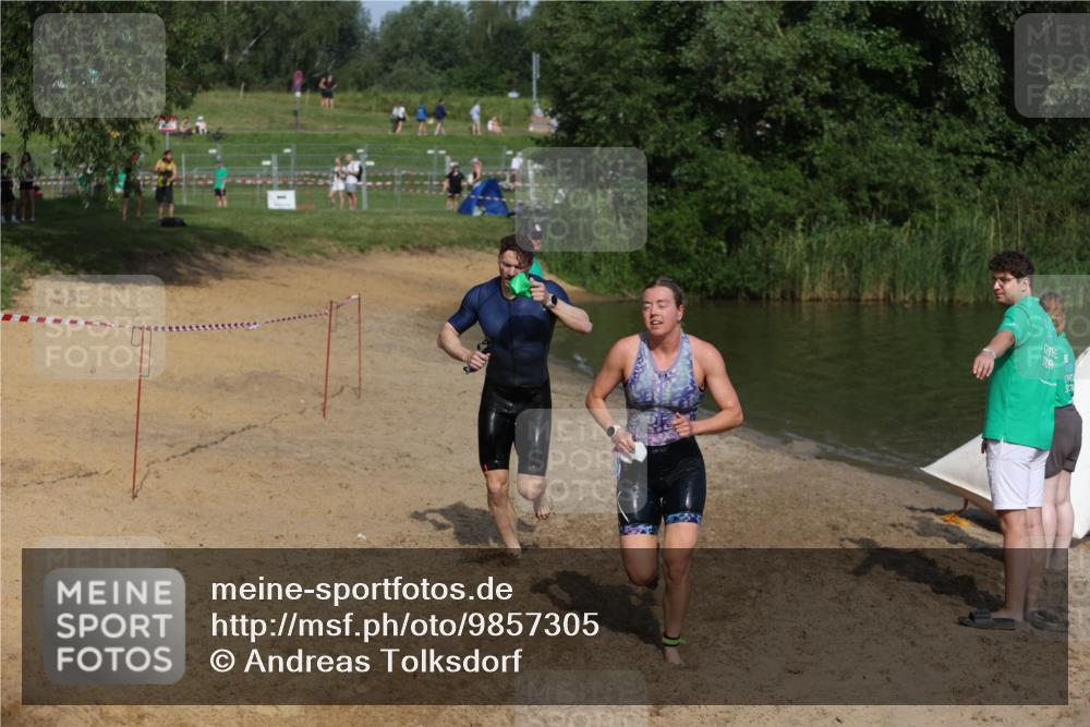 21.06.2026 - 29. Vierlanden-Triathlon Andreas Tolksdorf http://msf.ph/oto/9857305 21.06.2026 09:00:43 Schwimmen 116, 172, 183, 240 meine-sportfotos.de