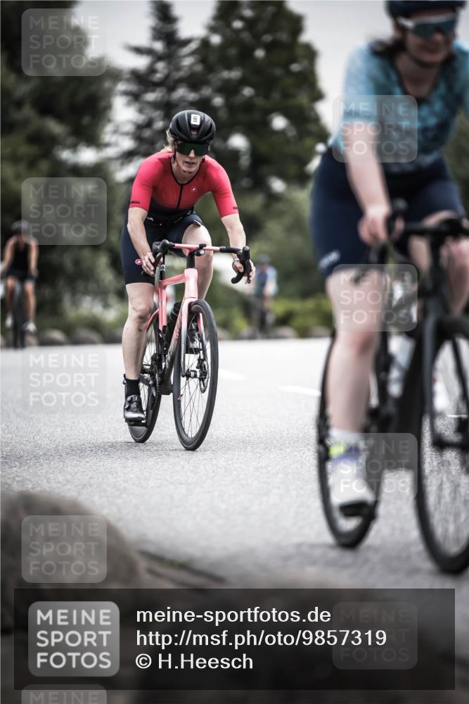 21.06.2026 - 29. Vierlanden-Triathlon H.Heesch http://msf.ph/oto/9857319 21.06.2026 10:29:30 Radfahren 15, 516, 519, 581 meine-sportfotos.de