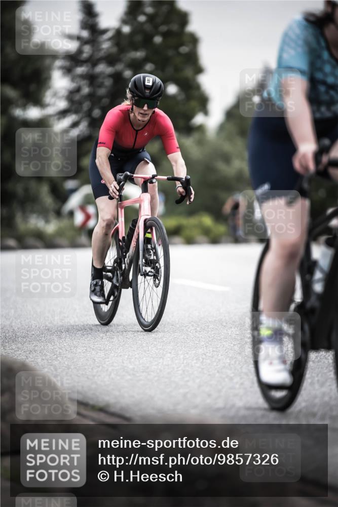 21.06.2026 - 29. Vierlanden-Triathlon H.Heesch http://msf.ph/oto/9857326 21.06.2026 10:29:30 Radfahren 15, 516, 519, 581 meine-sportfotos.de