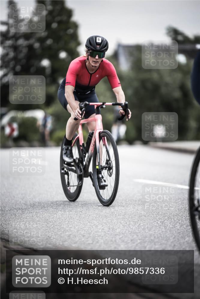 21.06.2026 - 29. Vierlanden-Triathlon H.Heesch http://msf.ph/oto/9857336 21.06.2026 10:29:30 Radfahren 15, 516, 519, 581 meine-sportfotos.de