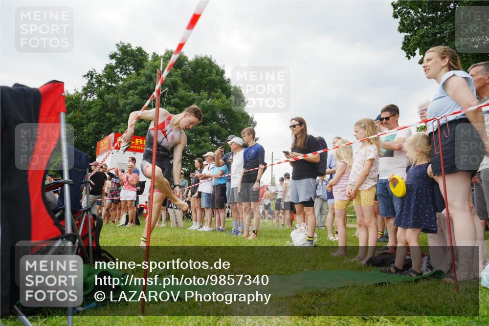 21.06.2026 - 29. Vierlanden-Triathlon LAZAROV Photography http://msf.ph/oto/9857340 21.06.2026 09:56:10 Schwimmen 381, 389 meine-sportfotos.de