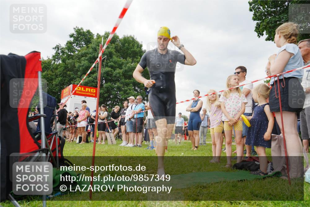 21.06.2026 - 29. Vierlanden-Triathlon LAZAROV Photography http://msf.ph/oto/9857349 21.06.2026 09:56:27 Schwimmen 308, 332 meine-sportfotos.de