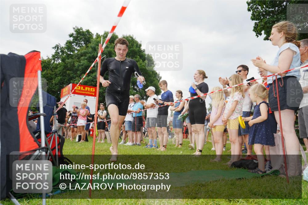 21.06.2026 - 29. Vierlanden-Triathlon LAZAROV Photography http://msf.ph/oto/9857353 21.06.2026 09:56:40 Schwimmen 306, 354 meine-sportfotos.de