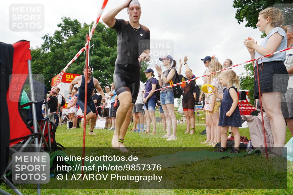 21.06.2026 - 29. Vierlanden-Triathlon LAZAROV Photography http://msf.ph/oto/9857376 21.06.2026 09:58:29 Schwimmen 305, 334, 348 meine-sportfotos.de