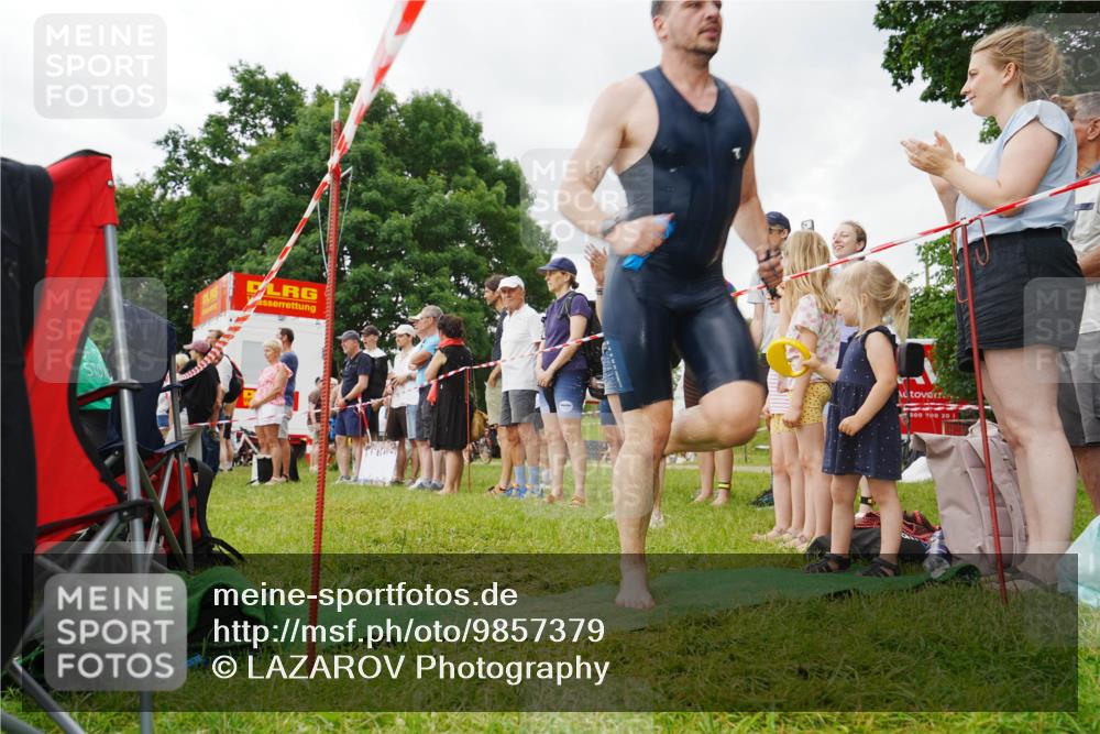 21.06.2026 - 29. Vierlanden-Triathlon LAZAROV Photography http://msf.ph/oto/9857379 21.06.2026 09:58:30 Schwimmen 305, 334, 348 meine-sportfotos.de