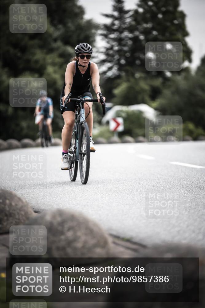 21.06.2026 - 29. Vierlanden-Triathlon H.Heesch http://msf.ph/oto/9857386 21.06.2026 10:29:33 Radfahren 15, 516, 519, 524, 581, 605 meine-sportfotos.de