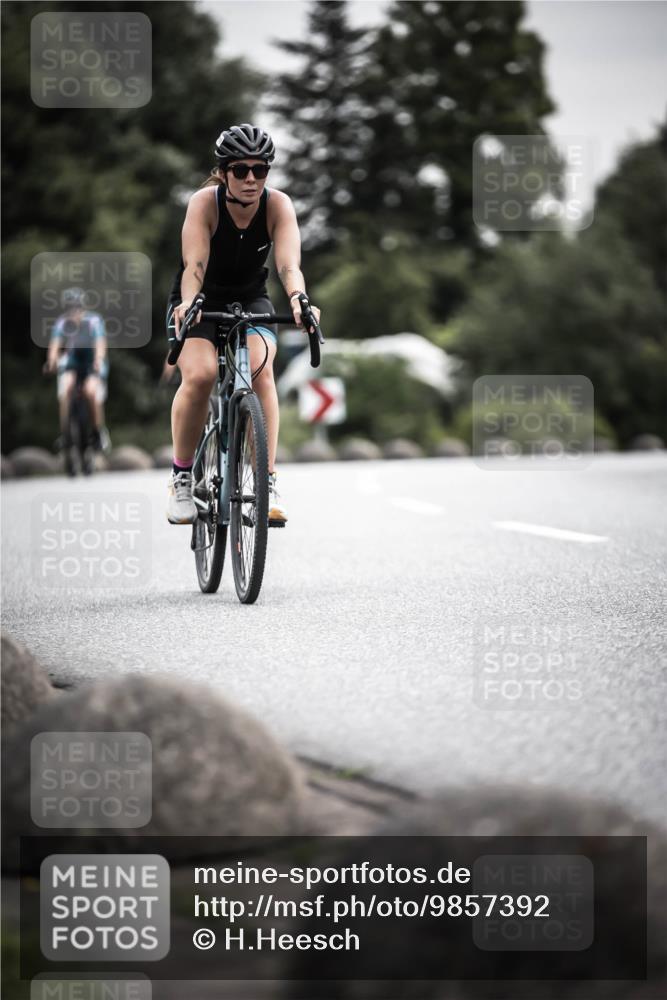 21.06.2026 - 29. Vierlanden-Triathlon H.Heesch http://msf.ph/oto/9857392 21.06.2026 10:29:33 Radfahren 15, 516, 519, 524, 581, 605 meine-sportfotos.de