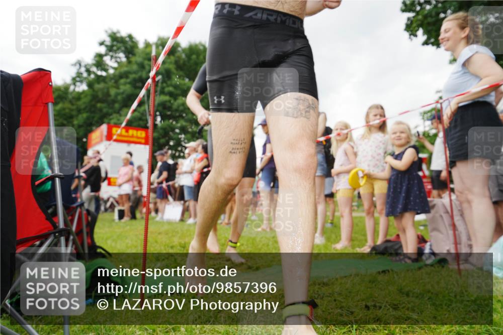 21.06.2026 - 29. Vierlanden-Triathlon LAZAROV Photography http://msf.ph/oto/9857396 21.06.2026 09:59:16 Schwimmen 303, 325, 356 meine-sportfotos.de