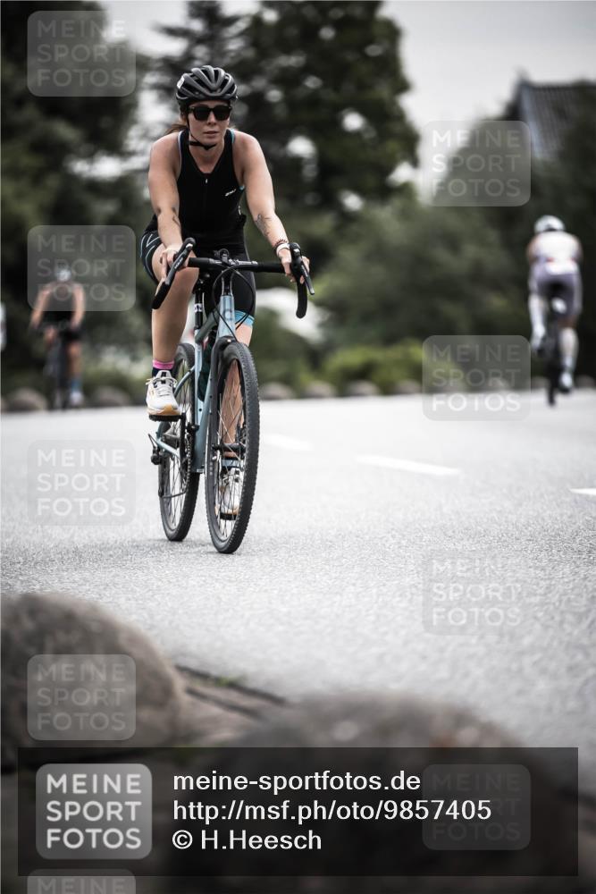 21.06.2026 - 29. Vierlanden-Triathlon H.Heesch http://msf.ph/oto/9857405 21.06.2026 10:29:34 Radfahren 15, 516, 524, 581, 605 meine-sportfotos.de