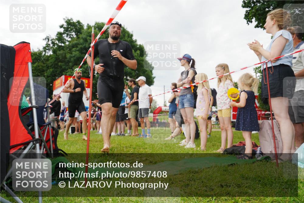 21.06.2026 - 29. Vierlanden-Triathlon LAZAROV Photography http://msf.ph/oto/9857408 21.06.2026 10:00:52 Schwimmen 330, 357 meine-sportfotos.de