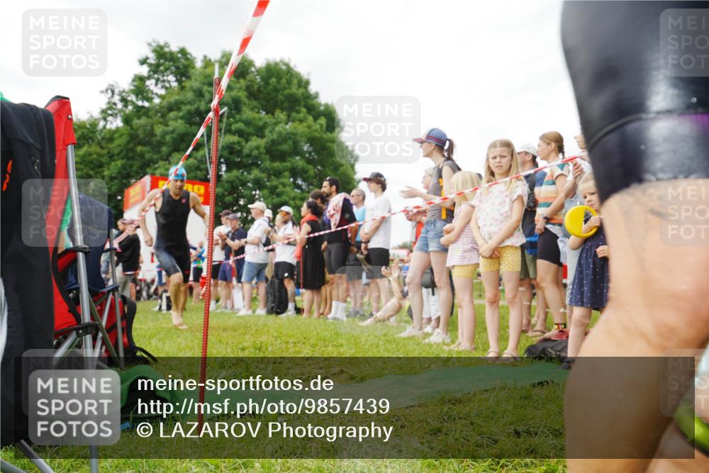 21.06.2026 - 29. Vierlanden-Triathlon LAZAROV Photography http://msf.ph/oto/9857439 21.06.2026 10:04:16 Schwimmen 420, 454 meine-sportfotos.de