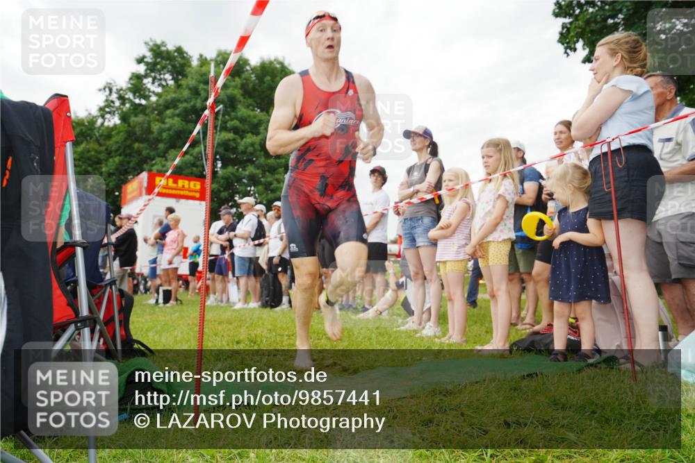 21.06.2026 - 29. Vierlanden-Triathlon LAZAROV Photography http://msf.ph/oto/9857441 21.06.2026 10:04:28 Schwimmen 440 meine-sportfotos.de
