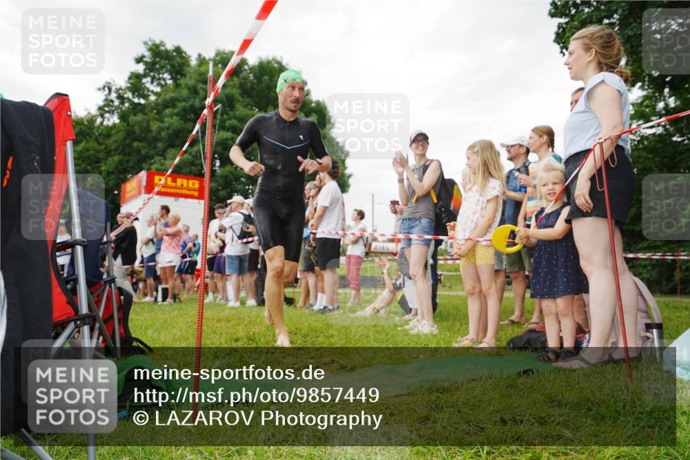 21.06.2026 - 29. Vierlanden-Triathlon LAZAROV Photography http://msf.ph/oto/9857449 21.06.2026 10:05:14 Schwimmen 431 meine-sportfotos.de