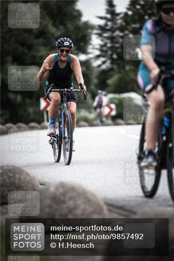 21.06.2026 - 29. Vierlanden-Triathlon H.Heesch http://msf.ph/oto/9857492 21.06.2026 10:29:38 Radfahren 14, 516, 524, 557, 605 meine-sportfotos.de