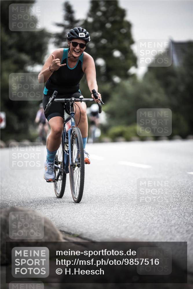 21.06.2026 - 29. Vierlanden-Triathlon H.Heesch http://msf.ph/oto/9857516 21.06.2026 10:29:39 Radfahren 14, 524, 557, 605 meine-sportfotos.de