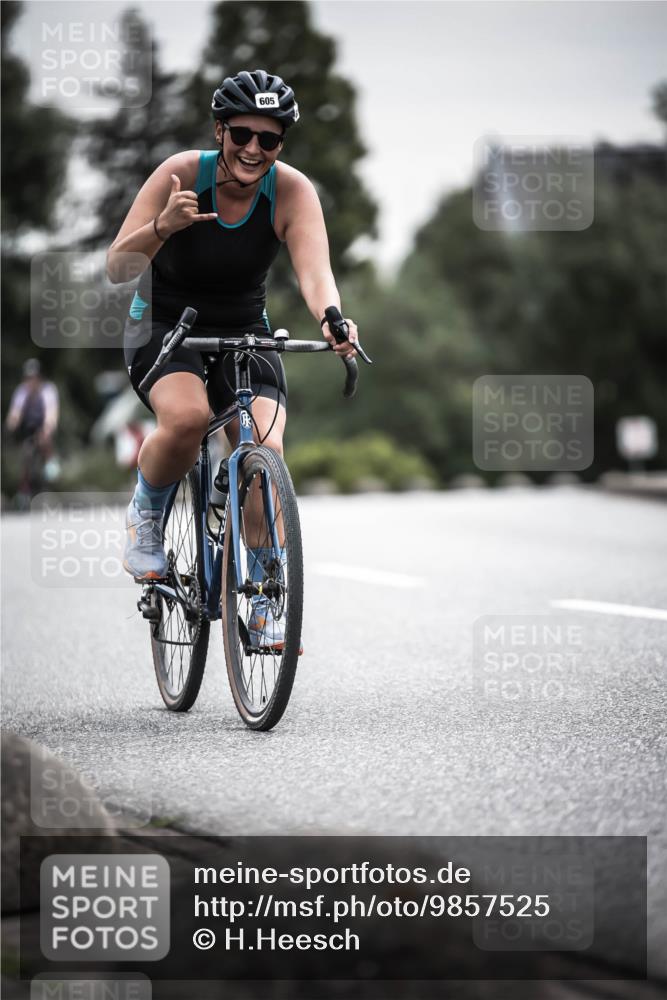 21.06.2026 - 29. Vierlanden-Triathlon H.Heesch http://msf.ph/oto/9857525 21.06.2026 10:29:39 Radfahren 14, 524, 557, 605 meine-sportfotos.de