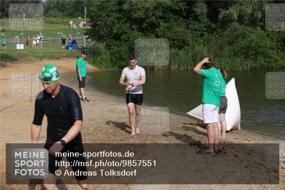 21.06.2026 - 29. Vierlanden-Triathlon Andreas Tolksdorf http://msf.ph/oto/9857551 21.06.2026 09:00:59 Schwimmen 74, 140 meine-sportfotos.de
