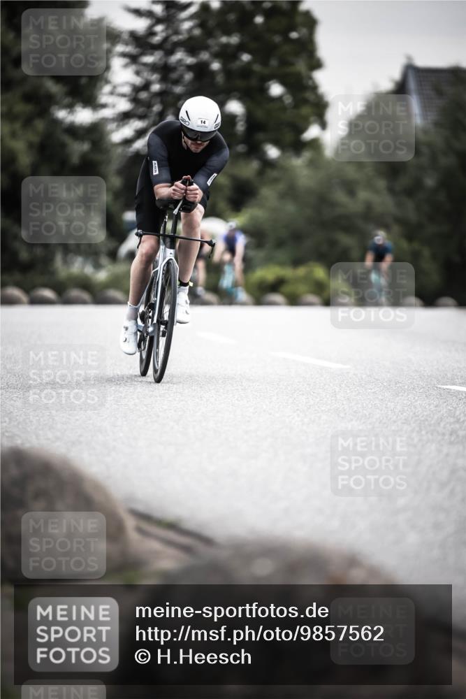 21.06.2026 - 29. Vierlanden-Triathlon H.Heesch http://msf.ph/oto/9857562 21.06.2026 10:29:43 Radfahren 14, 518, 557, 571, 605 meine-sportfotos.de