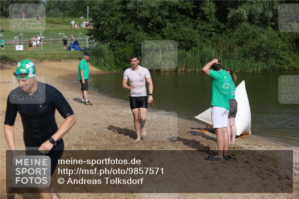 21.06.2026 - 29. Vierlanden-Triathlon Andreas Tolksdorf http://msf.ph/oto/9857571 21.06.2026 09:00:59 Schwimmen 74, 140 meine-sportfotos.de