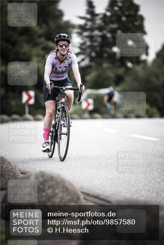 21.06.2026 - 29. Vierlanden-Triathlon H.Heesch http://msf.ph/oto/9857580 21.06.2026 10:29:45 Radfahren 14, 113, 518, 557, 571 meine-sportfotos.de