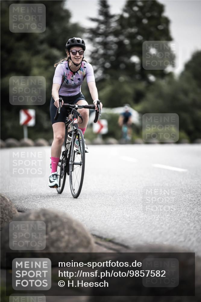 21.06.2026 - 29. Vierlanden-Triathlon H.Heesch http://msf.ph/oto/9857582 21.06.2026 10:29:45 Radfahren 14, 113, 518, 557, 571 meine-sportfotos.de