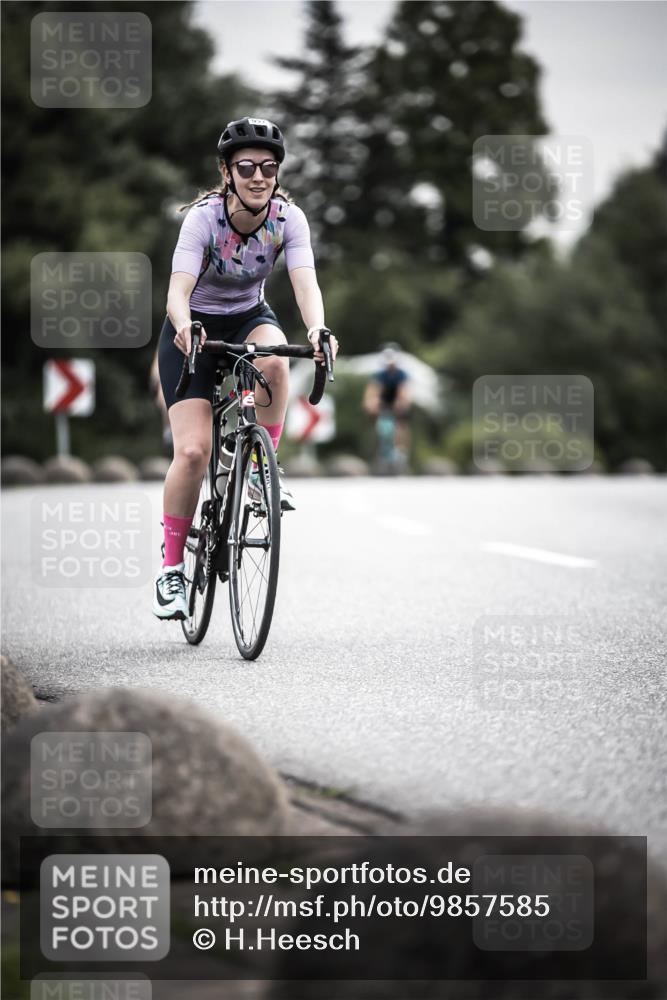 21.06.2026 - 29. Vierlanden-Triathlon H.Heesch http://msf.ph/oto/9857585 21.06.2026 10:29:45 Radfahren 14, 113, 518, 557, 571 meine-sportfotos.de