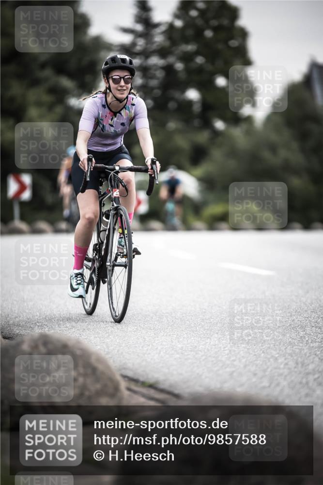 21.06.2026 - 29. Vierlanden-Triathlon H.Heesch http://msf.ph/oto/9857588 21.06.2026 10:29:45 Radfahren 14, 113, 518, 557, 571 meine-sportfotos.de