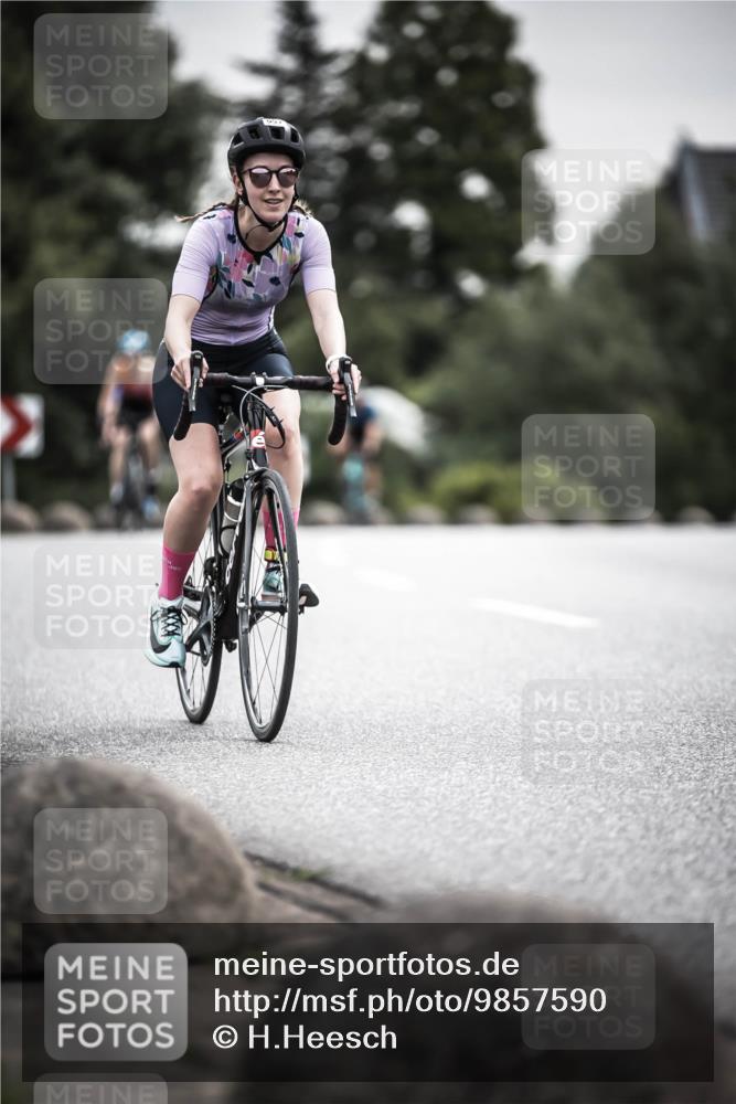 21.06.2026 - 29. Vierlanden-Triathlon H.Heesch http://msf.ph/oto/9857590 21.06.2026 10:29:45 Radfahren 14, 113, 518, 557, 571 meine-sportfotos.de