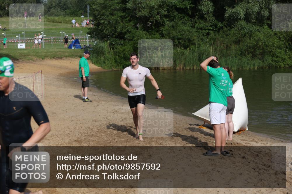 21.06.2026 - 29. Vierlanden-Triathlon Andreas Tolksdorf http://msf.ph/oto/9857592 21.06.2026 09:00:59 Schwimmen 74, 140 meine-sportfotos.de