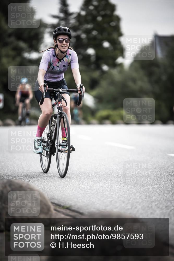 21.06.2026 - 29. Vierlanden-Triathlon H.Heesch http://msf.ph/oto/9857593 21.06.2026 10:29:45 Radfahren 14, 113, 518, 557, 571 meine-sportfotos.de