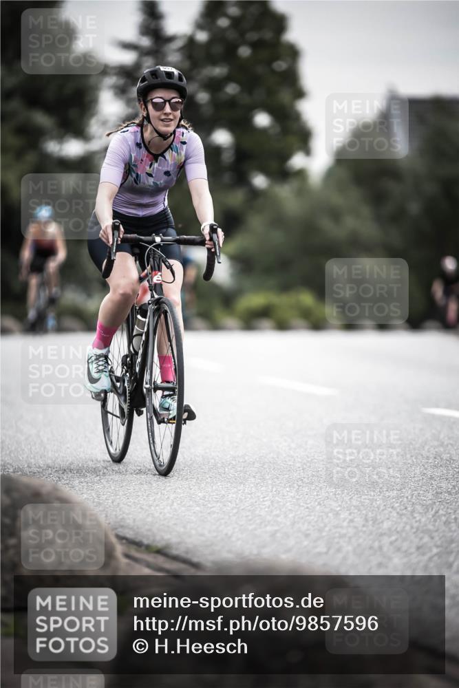 21.06.2026 - 29. Vierlanden-Triathlon H.Heesch http://msf.ph/oto/9857596 21.06.2026 10:29:45 Radfahren 14, 113, 518, 557, 571 meine-sportfotos.de