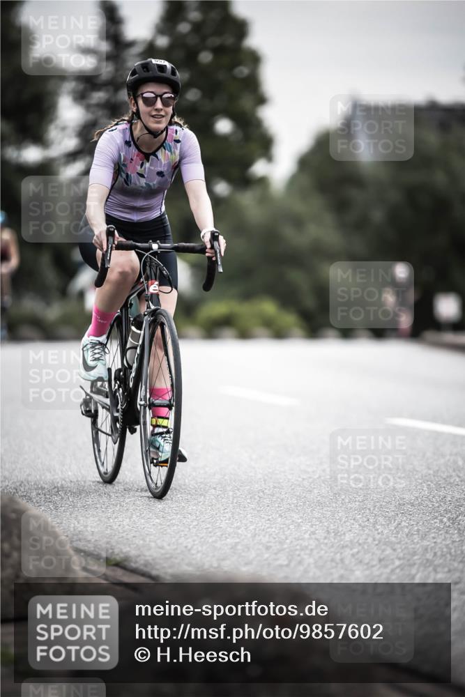 21.06.2026 - 29. Vierlanden-Triathlon H.Heesch http://msf.ph/oto/9857602 21.06.2026 10:29:45 Radfahren 14, 113, 518, 557, 571 meine-sportfotos.de