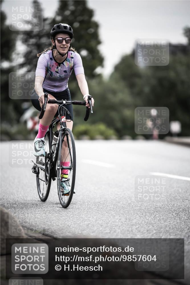 21.06.2026 - 29. Vierlanden-Triathlon H.Heesch http://msf.ph/oto/9857604 21.06.2026 10:29:45 Radfahren 14, 113, 518, 557, 571 meine-sportfotos.de