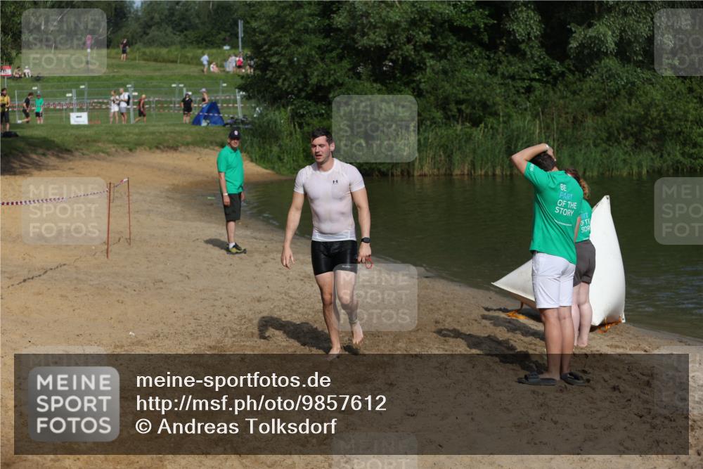 21.06.2026 - 29. Vierlanden-Triathlon Andreas Tolksdorf http://msf.ph/oto/9857612 21.06.2026 09:01:00 Schwimmen 74, 140 meine-sportfotos.de