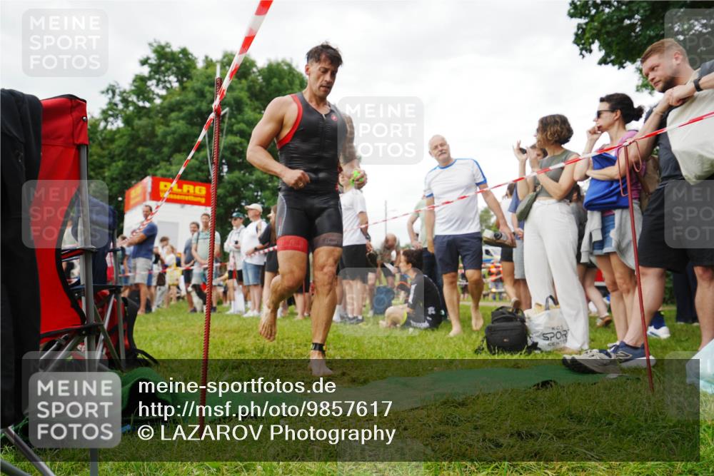 21.06.2026 - 29. Vierlanden-Triathlon LAZAROV Photography http://msf.ph/oto/9857617 21.06.2026 10:08:40 Schwimmen 403, 418, 422, 432, 476, 1356 meine-sportfotos.de