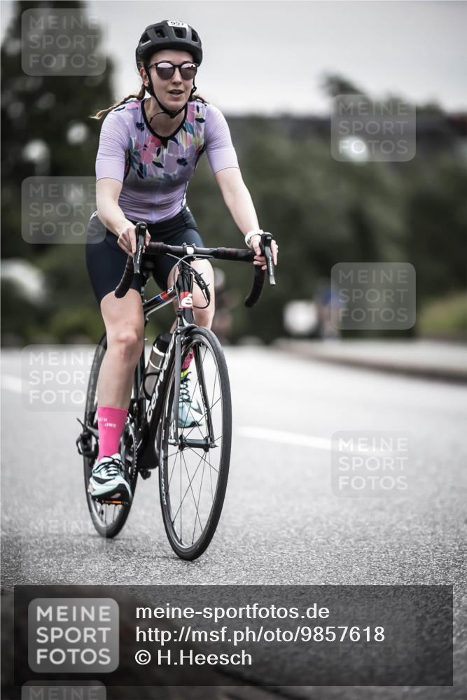 21.06.2026 - 29. Vierlanden-Triathlon H.Heesch http://msf.ph/oto/9857618 21.06.2026 10:29:46 Radfahren 14, 113, 518, 557, 571 meine-sportfotos.de