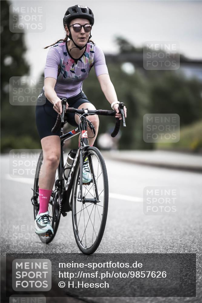 21.06.2026 - 29. Vierlanden-Triathlon H.Heesch http://msf.ph/oto/9857626 21.06.2026 10:29:46 Radfahren 14, 113, 518, 557, 571 meine-sportfotos.de