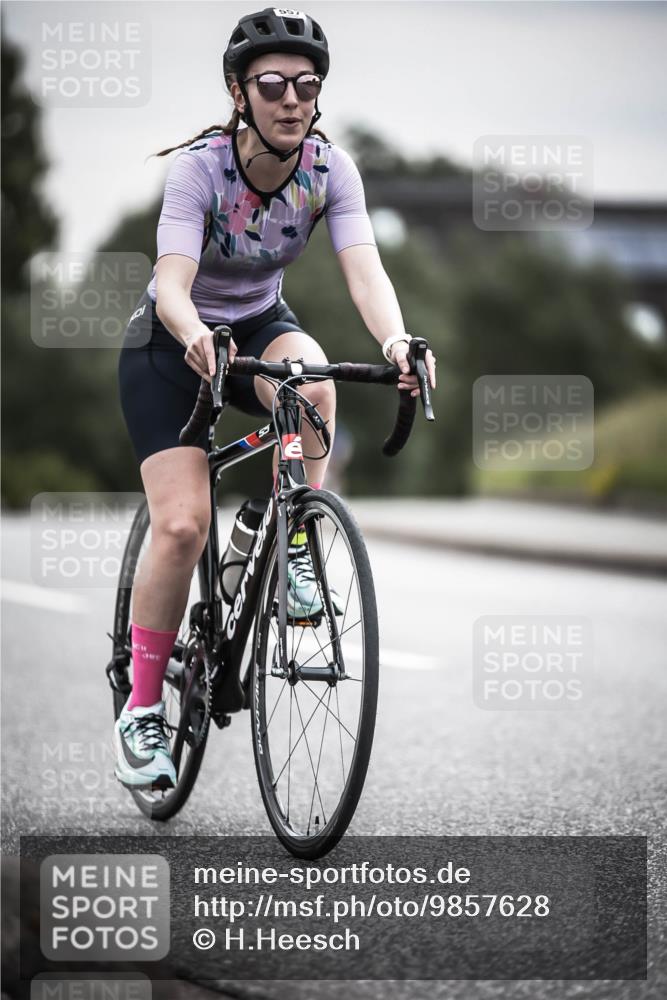 21.06.2026 - 29. Vierlanden-Triathlon H.Heesch http://msf.ph/oto/9857628 21.06.2026 10:29:46 Radfahren 14, 113, 518, 557, 571 meine-sportfotos.de