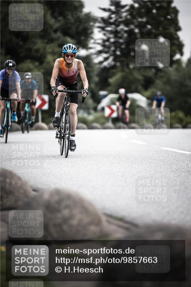 21.06.2026 - 29. Vierlanden-Triathlon H.Heesch http://msf.ph/oto/9857663 21.06.2026 10:29:48 Radfahren 22, 113, 518, 548, 557, 571 meine-sportfotos.de